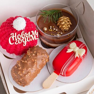 Набор из 4 десертов на Новый год в Мамин Cake по цене 1800 ₽