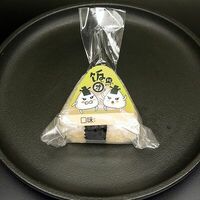 Онигири с хрустящей креветкой в MOYOO