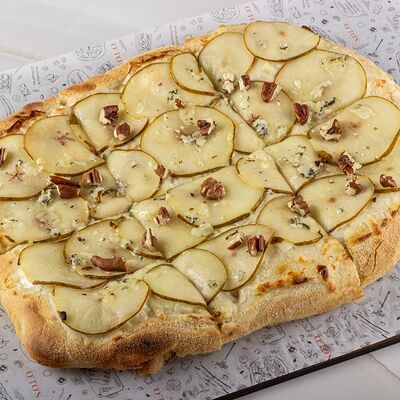 Римская пицца Груша с горгонзолой в Solo Street Food по цене 699 ₽