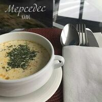 Сливочный суп с семгой в Мерседес кафе