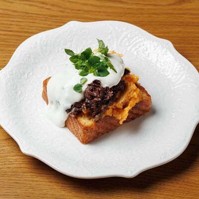 Бриошь с томленой щекой в Sota по цене 930 ₽