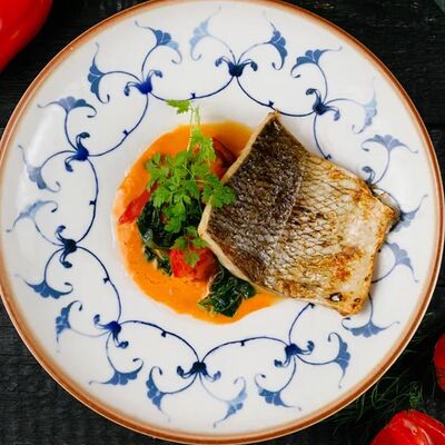 Муксун на углях с соусом из печеных перцевв Славянский базаръ по цене 1100 ₽