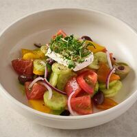 Салат Греческий в Macadamia кафе