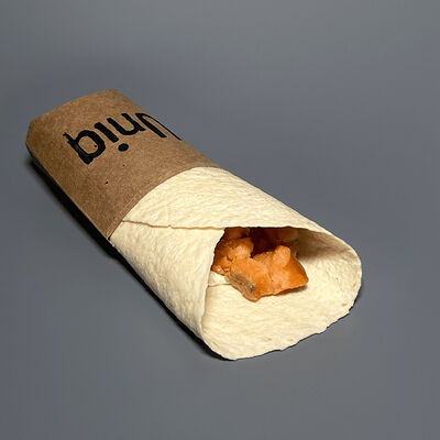 Ролл с лососем в Uniq по цене 510 ₽