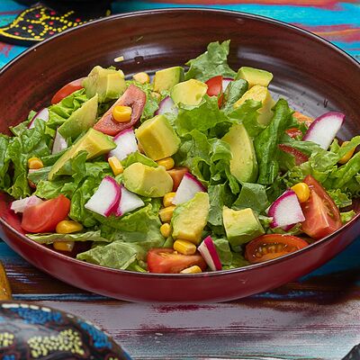 Салат овощной с авокадо в Burritos по цене 420 ₽