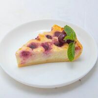 Пай с вишней в Kontrast Bijou