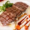 Медальоны из телятины с обжаренным картофелем и грибным соусом в Фаэтон по цене 1250