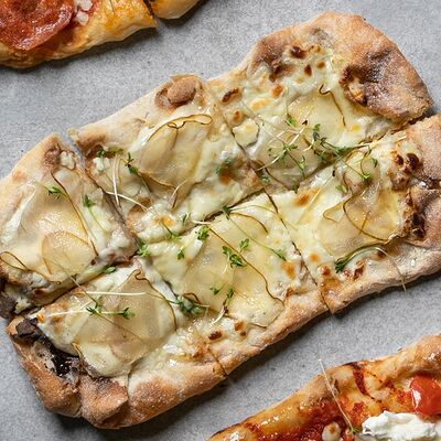 Пиццетта с грушей и горгондзолой в Кэрри по цене 370