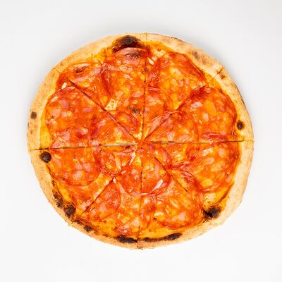 Пицца с острой салями в KM20 по цене 1740 ₽