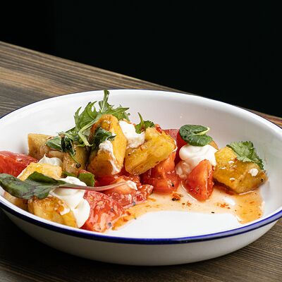 Салат с хрустящими баклажанами в Креветочная The Shrimp по цене 550 ₽