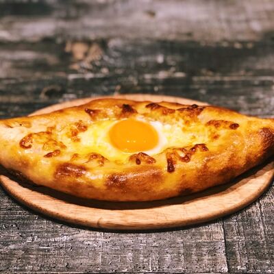 Хачапури по-аджарски в Кафе В окошках по цене 480 ₽