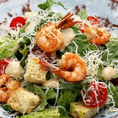 Салат Цезарь с креветками в Samarkand по цене 490 ₽