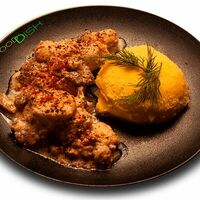 Бефстроганов с картофельным пюре в FoodDish