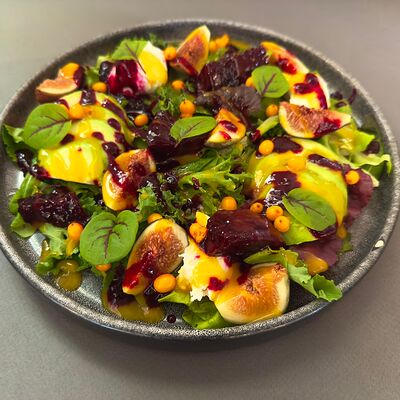 Салат с инжиром в Сенполия по цене 1200 ₽