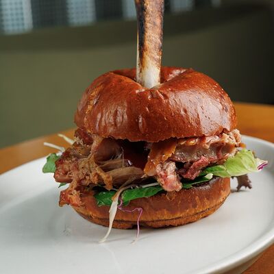 Meat Crew бургер с ребрным мясом в Meat Crew по цене 790 ₽