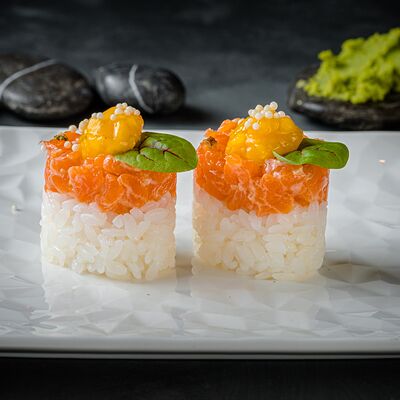 Суши Тартар лосось в Nella Foresta по цене 500 ₽