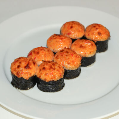 Ролл запеченный с мидиями и спайси в Гиро-пицца по цене 320 ₽