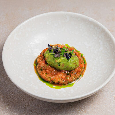 Тартар из лосося с гуакамоле в Bocconcino по цене 1760 ₽