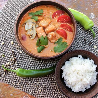 Том ям с лососем в АрисА - лавка азиатской еды по цене 540 ₽