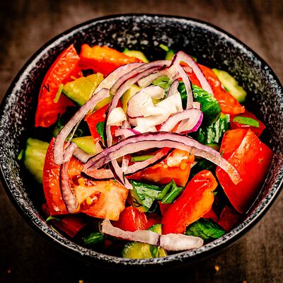 Салат овощной в У Сватов по цене 250 ₽