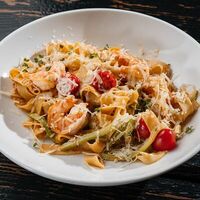 Паста с креветками и томатами черри в Just Bar & Kitchen