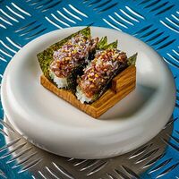 Тартар из говядины, мисо, пармезанв Skybar