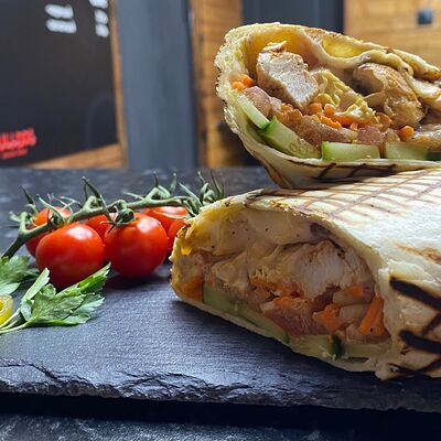 Шаурма классическая стандартная курица в Bulldog по цене 249 ₽