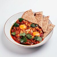 Шакшука из яиц с овощами, кинзой и пряным маслом 360 гр в Тук тук took took