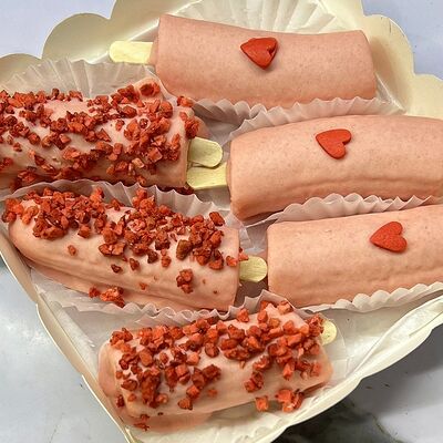 Бананы в шоколаде Pink S в Мир клубники в шоколаде по цене 2550 ₽