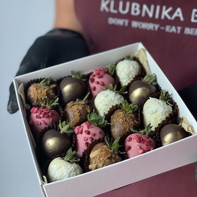 Клубника в шоколаде Конфетти в Klubnika Bar по цене 1399