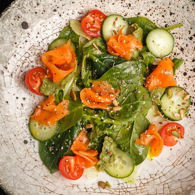 Салат со слабосоленым лососем в Good Company по цене 850 ₽