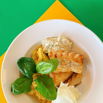 Треска с мятым картофелем в Тревеллерс кофе по цене 529 ₽