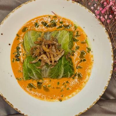 Голубец с грибами под соусом ромесско в MON PARIS по цене 590 ₽