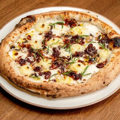 Фирменная пицца с картофелем и беконом в Il Pizzaiolo по цене 880 ₽