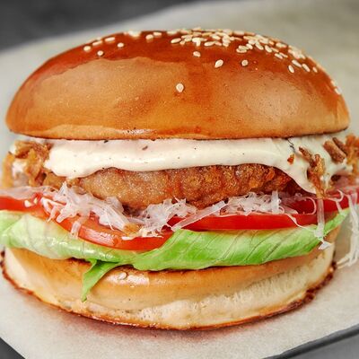 Цезарь бургер в Прожарка по цене 379 ₽