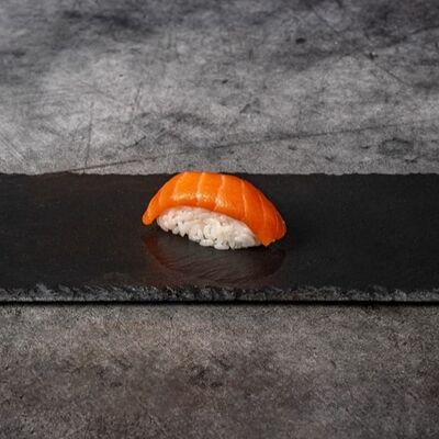 Суши лосось в Тбилисский уголок по цене 250 ₽