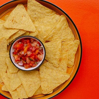 Начос с сальсой в Mexo Food Bar по цене 380 ₽