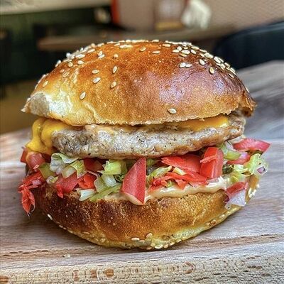 Бургер Освежающий в Гастропаб Ёж по цене 720 ₽