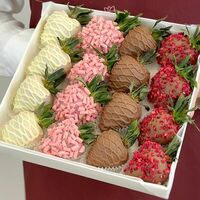 Клубника в шоколаде в наборе Марсель в Chocoboom