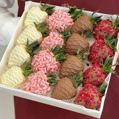 Клубника в шоколаде в наборе Марсель в Chocoboom по цене 3974 ₽