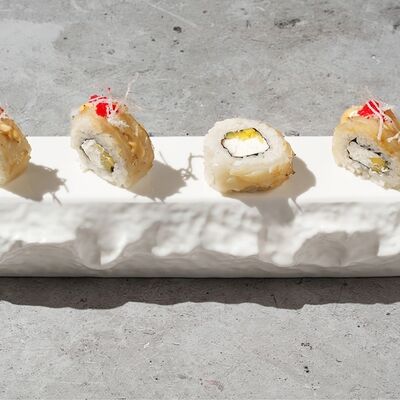 Ролл с кальмаром в Hiro izakaya по цене 655 ₽