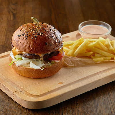 Чизбургер в Craft Lab Cafe по цене 530 ₽