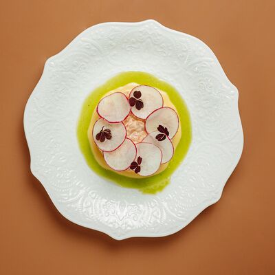 Тартар из форели с цитрусовым айолив Farro pasta & bar по цене 790 ₽