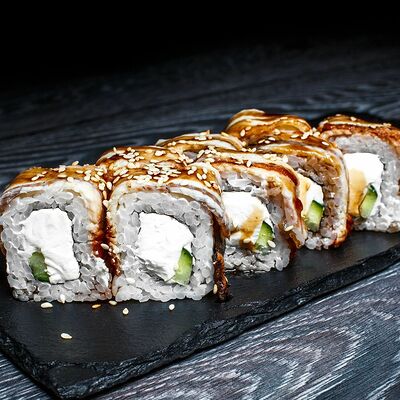 Philadelphia roll с тигровой креветкой в Sushi Shop Company по цене 439 ₽