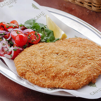 Шницель куриный в хрустящей панировке в Сандуны Урал по цене 830 ₽