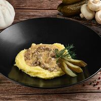 Бефстроганов с картофельным пюре в Добрые Времена