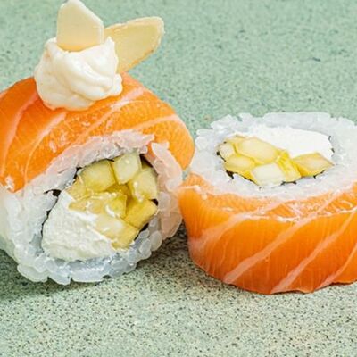 Ролл Филадельфия Бали в SAKURA SUSHI PREMIUM по цене 1489 ₽