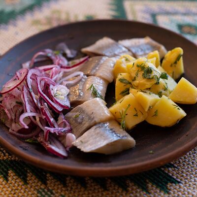 Селёдка с отварным картофелем в Грузинский дом марабда по цене 445 ₽