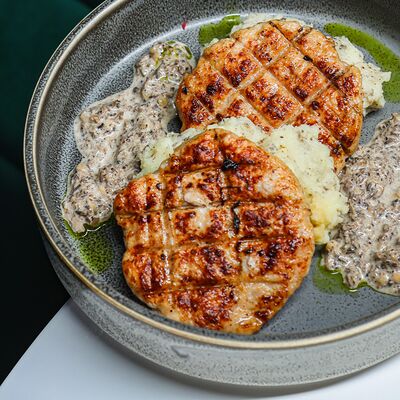 Котлета гриль с трюфельным пюре в Sreda по цене 840 ₽