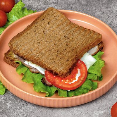 Сэндвич с запеченным мясом и сливочным сыром в CHO-KAVO по цене 160 ₽